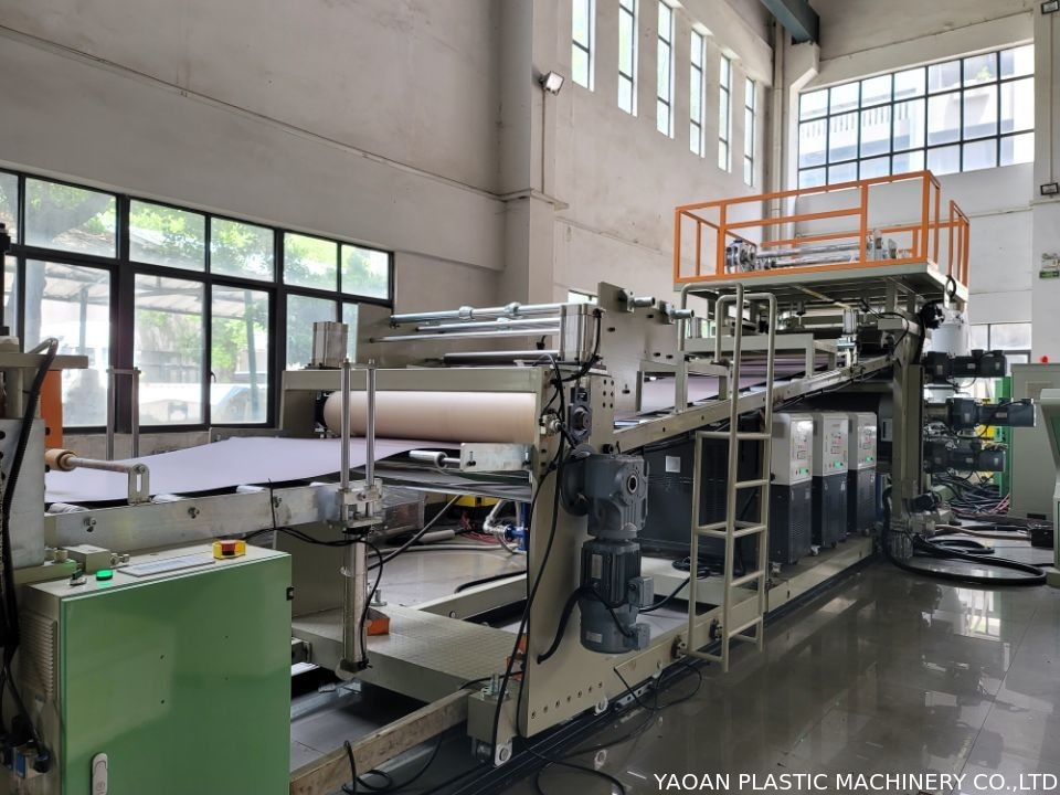 High Efficiency Suitcase Sheet Extrusion Machine 380V Customized Power Consumption